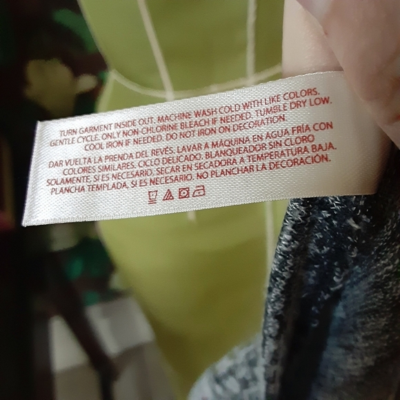 No Boundaries Top with Beaded Owl Size Medium - Picture 6 of 10